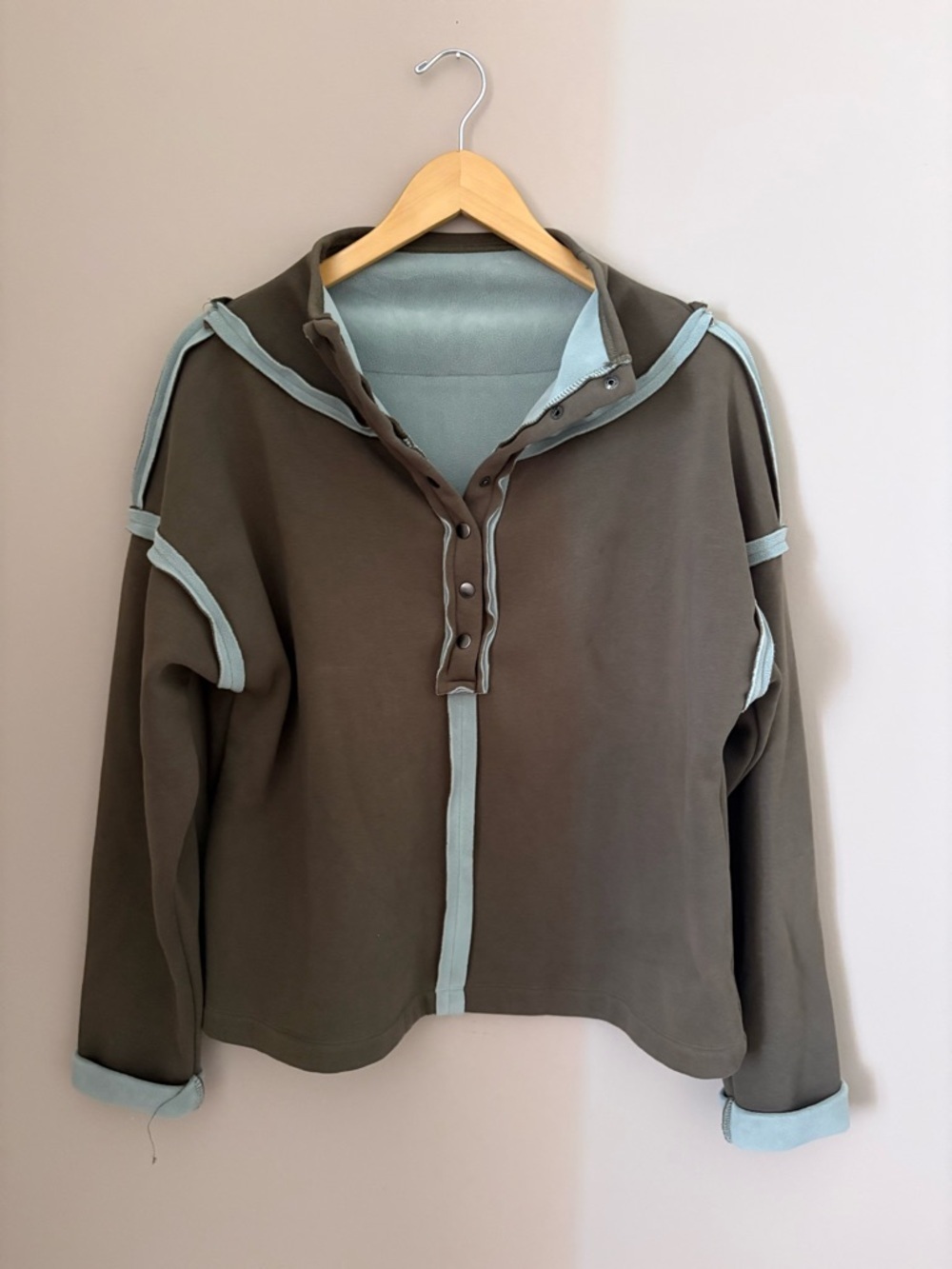 Olive Green Contrast-Trim Snap Pullover Size Medium - Picture 2 of 4